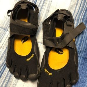 Mens US 10.5/11 EU 44 Vibram Toe Water Shoes